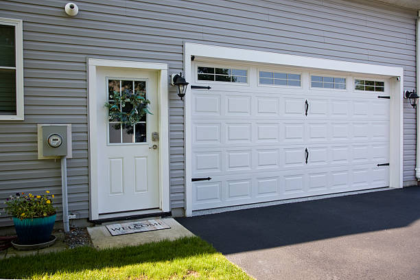 24/7 Emergency Garage Door Panel Replacement experts in Loudon County County, TN